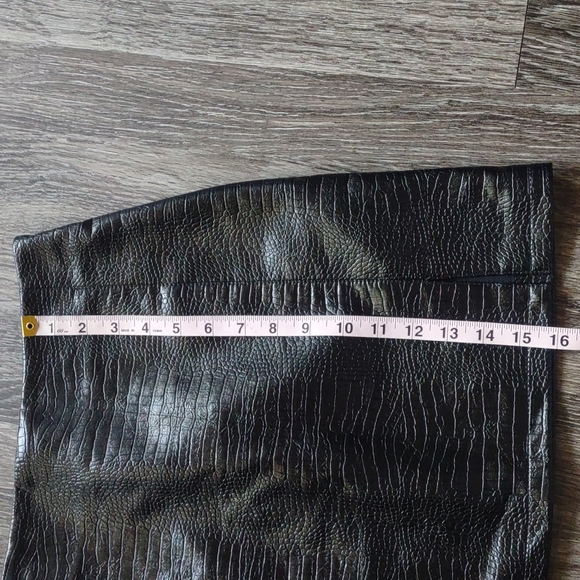 Topshop Embossed Leather Skirt - Picture 7 of 8